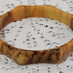 Vintage Butterscitch Swirl Bakelite Carved Bangle